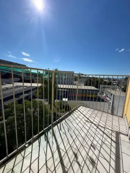 AB SOFORT BEZIEHBAR I BAHNHOFNAHE LAGE I BALKON I WG-GEEIGNET I KOMPLETT SANIERT I 3. OG MIT LIFT I HAUSTIERFREUNDLICH I HELL & FREUNDLICH I MODERNES BADEZIMMER MIT EBENERDIGE DUSCHE I PROJEKT WOHNEN I