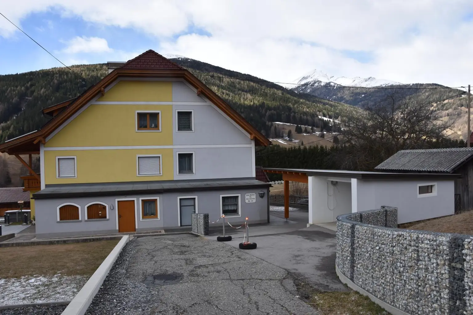 Haus mit Zufahrt