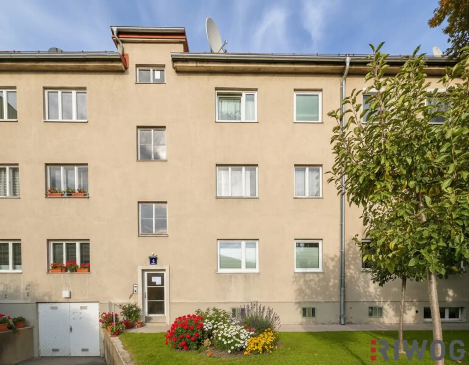 ERSTBEZUG nach Sanierung I 3-Zimmer Wohnung I Schöner Gemeinschaftsgarten I inkl. Tischler Küche mit Siemens Geräten