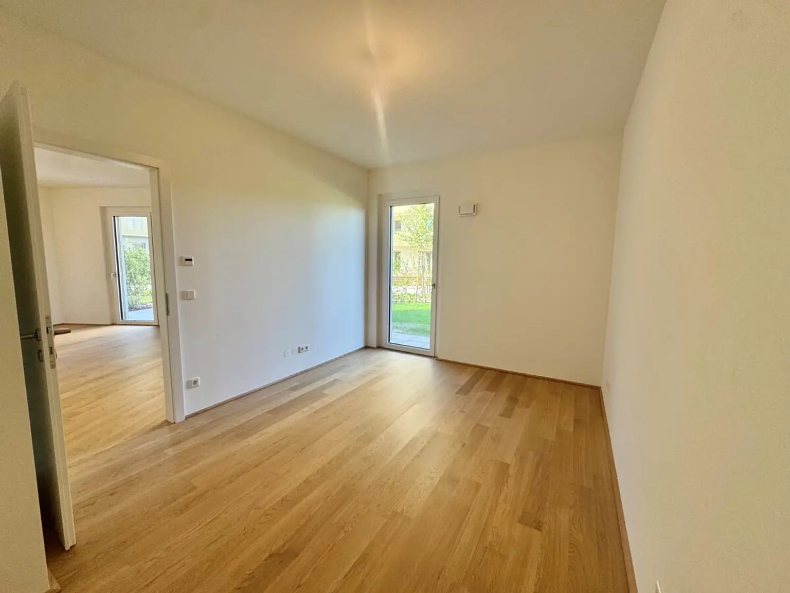 Hirschfeld: 2 Zimmer Wohnung Gartenjuwel! Provisionsfrei und Erstbezug