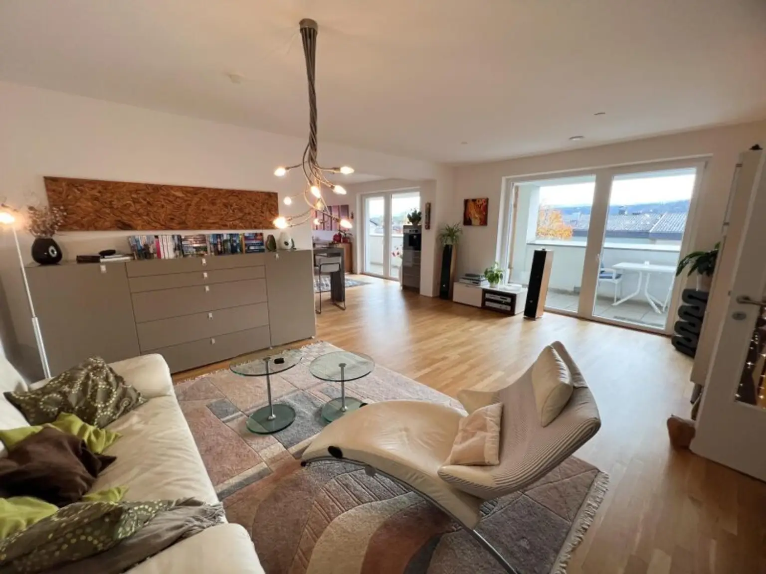 Kochen / Essen / Wohnen mit Zugang zur Terrasse