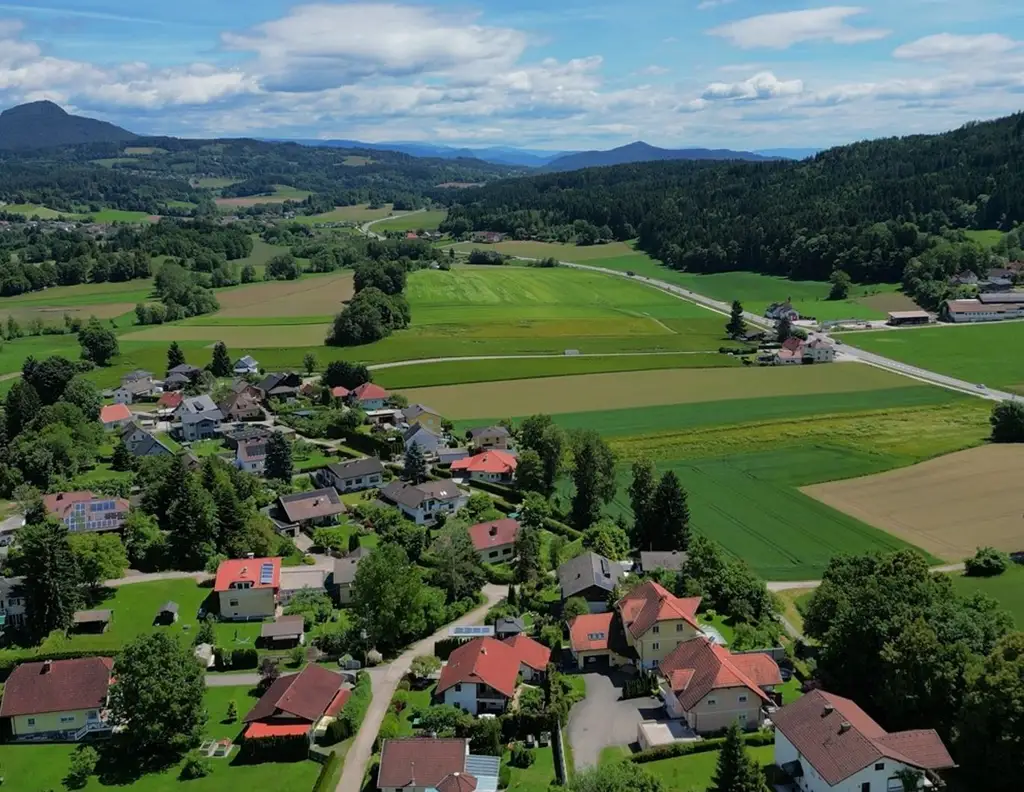 Ruhiger Baugrund am Waldrand, sonnig - 12 min zum Wörthersee
