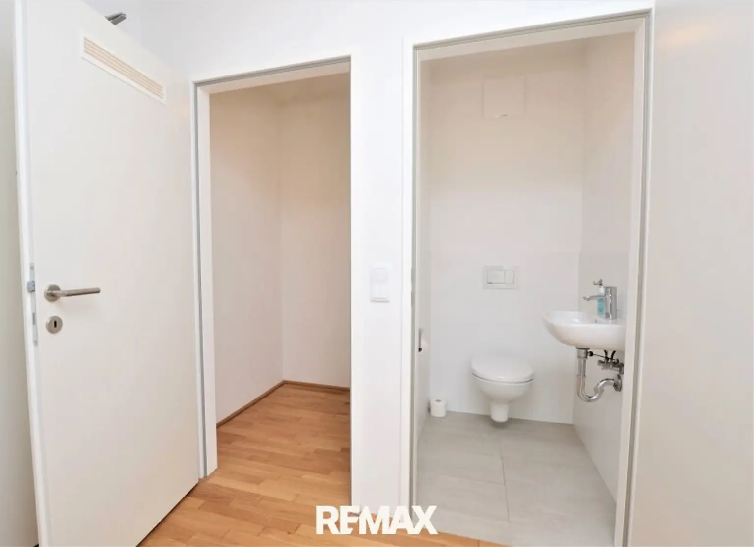 Abstellraum und Toilette