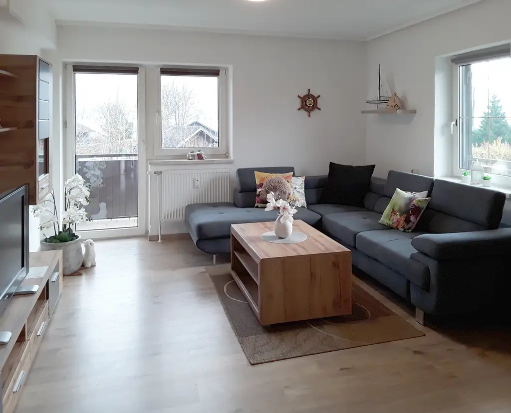 Eine komplett neu adaptierte 3-Zimmer-Wohnung mit Eckbalkon und Traunstein Blick.