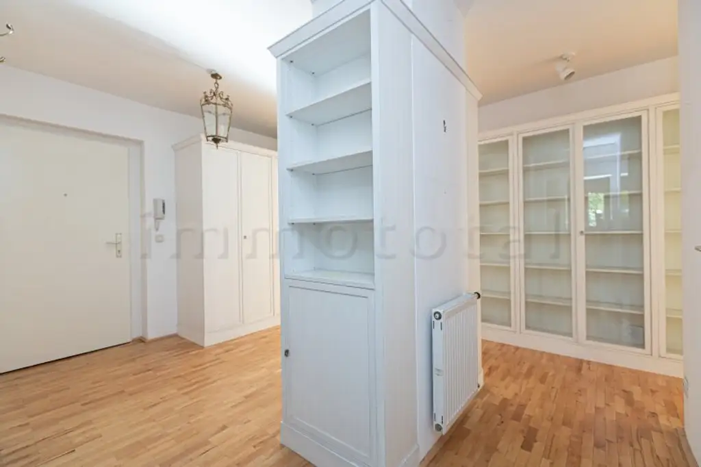 Dornbach - Pointengasse: Großzügige Terrassenwohnung mit unverbaubarem Grünblick