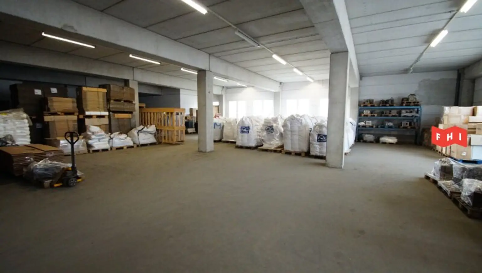 Logistikfläche***2 Hallen***30 Stellplätze***Ausbaupotential***