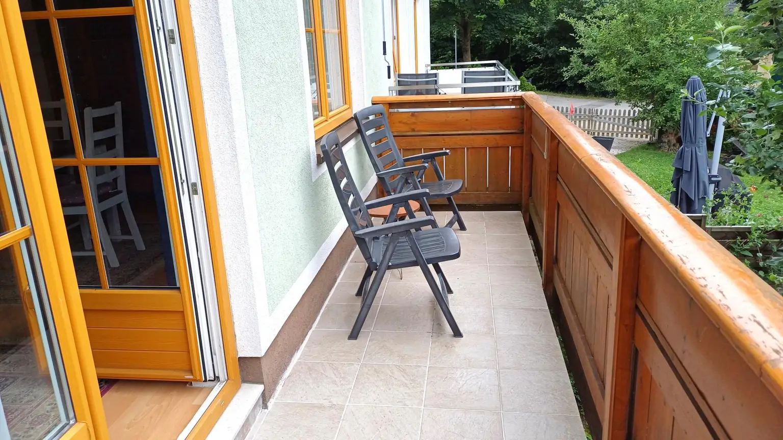 Doppelhaushälfte mit Keller, Garten, Carport und Lounge