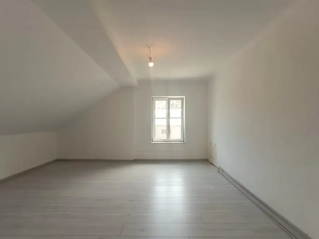DOPPELHAUSHÄLFTE IN BERNDORF ZUM KAUF
