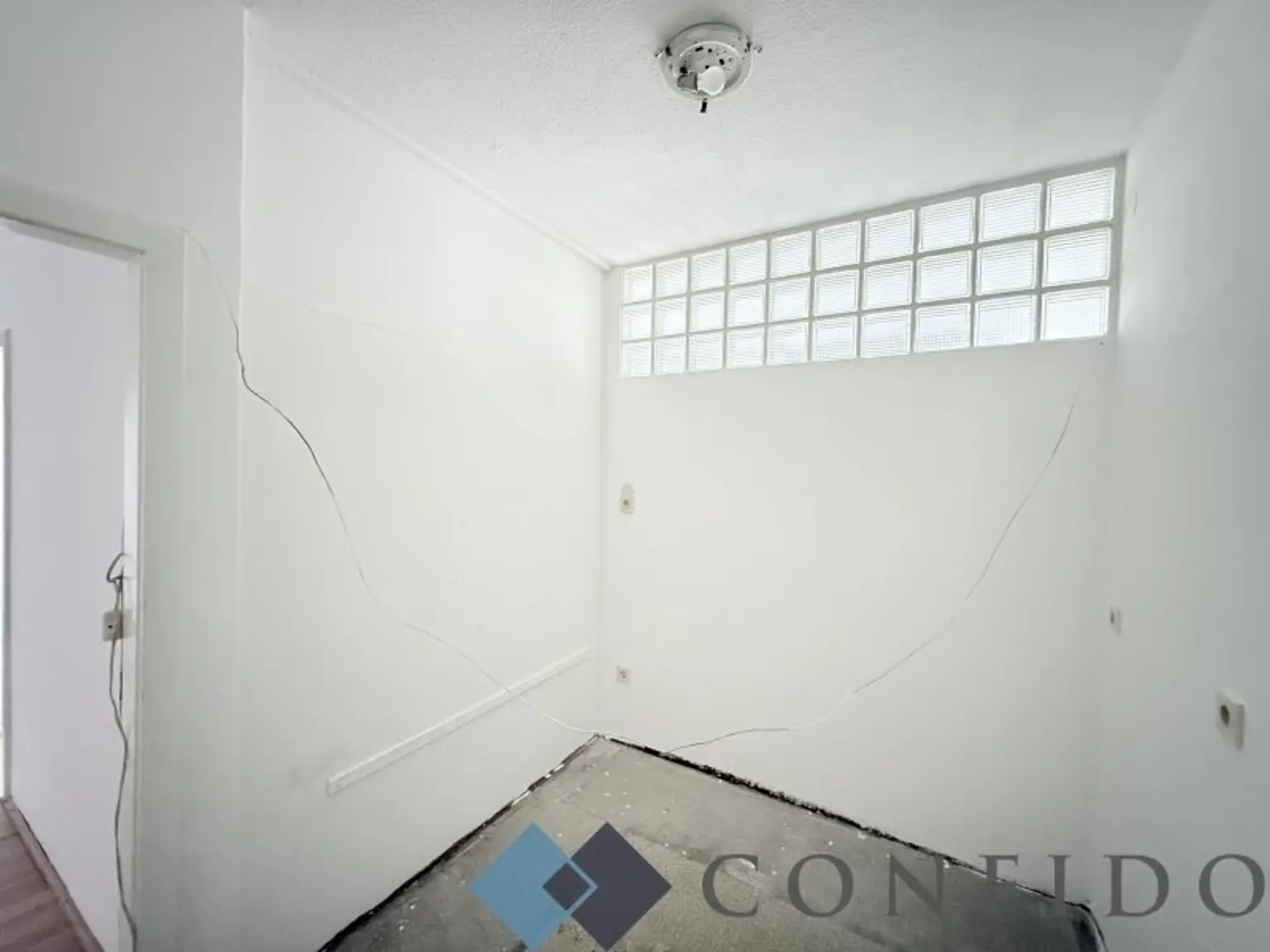 Wohnen nach Wunsch – sanierungsbedürftige 3-Zimmer-Wohnung mit Loggia und Stellplatz