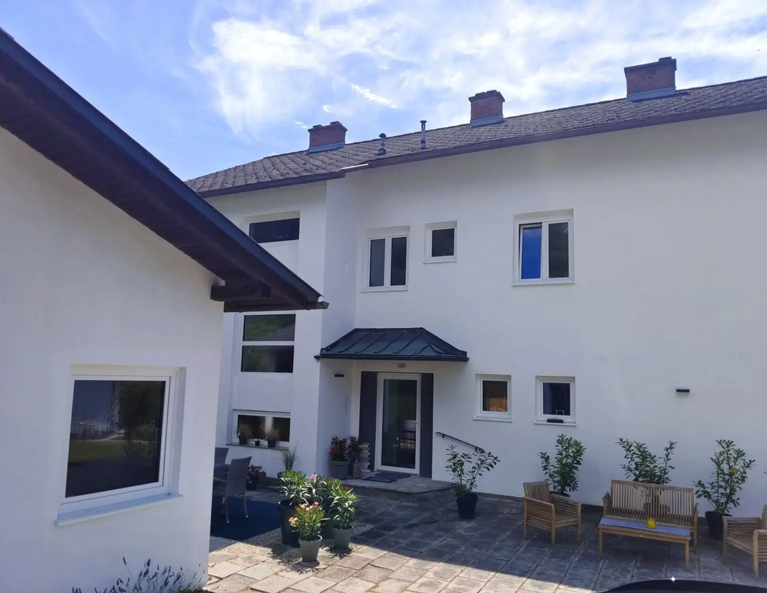 Großzügige Liegenschaft mit Nebengebäude - herrlichem Ausblick in Zentrumsnähe - 1h nach Wien