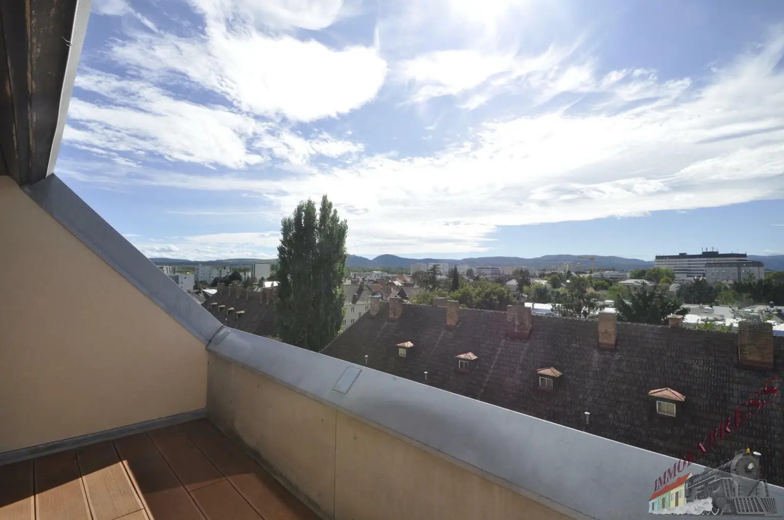Exklusive Dachterrassenwohnung mit Tiefgarage und bester Fernsicht nähe Bühl Center (WG-tauglich)