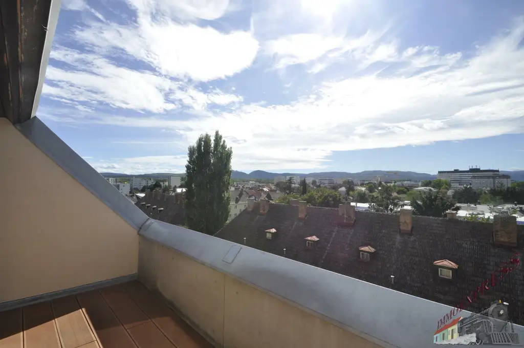 Exklusive Dachterrassenwohnung mit Tiefgarage und bester Fernsicht nähe Bühl Center (WG-tauglich)