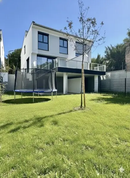 Garten mit Beispiel_Trampolin