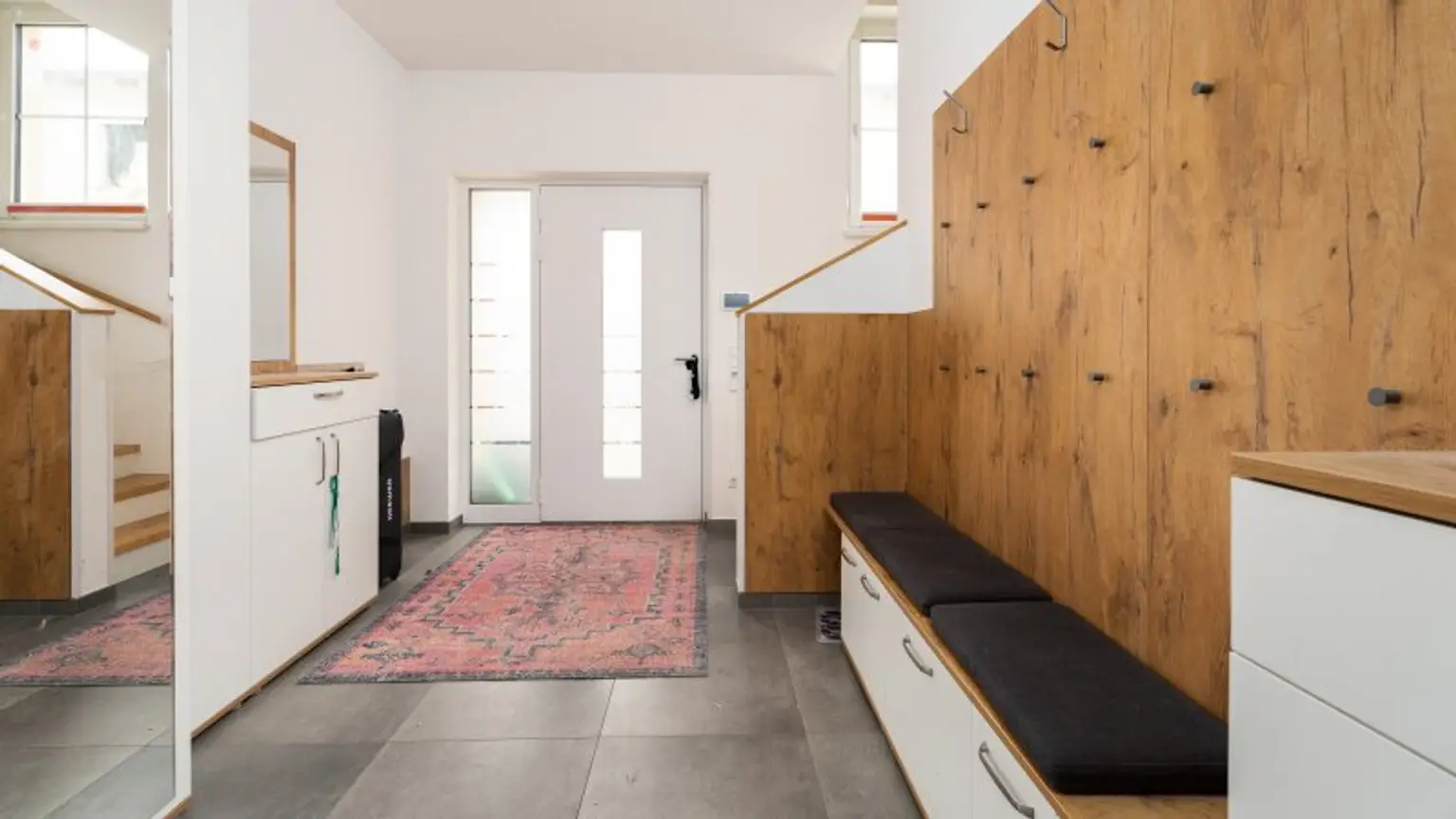 Charmantes Einfamilienhaus mit Nebengebäude und Doppelcarport – Ihr neues Zuhause wartet!