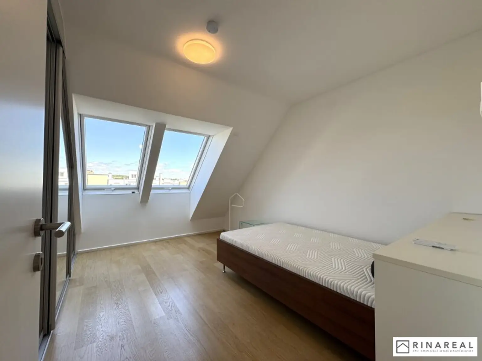 HUTWEIDENGASSE | Exklusives Penthouse mit traumhafter Dachterrasse | 3 Zimmer | ca. 99 m² Wohnfläche | teilmöbliert | zzgl. Duplex-Stellplatz