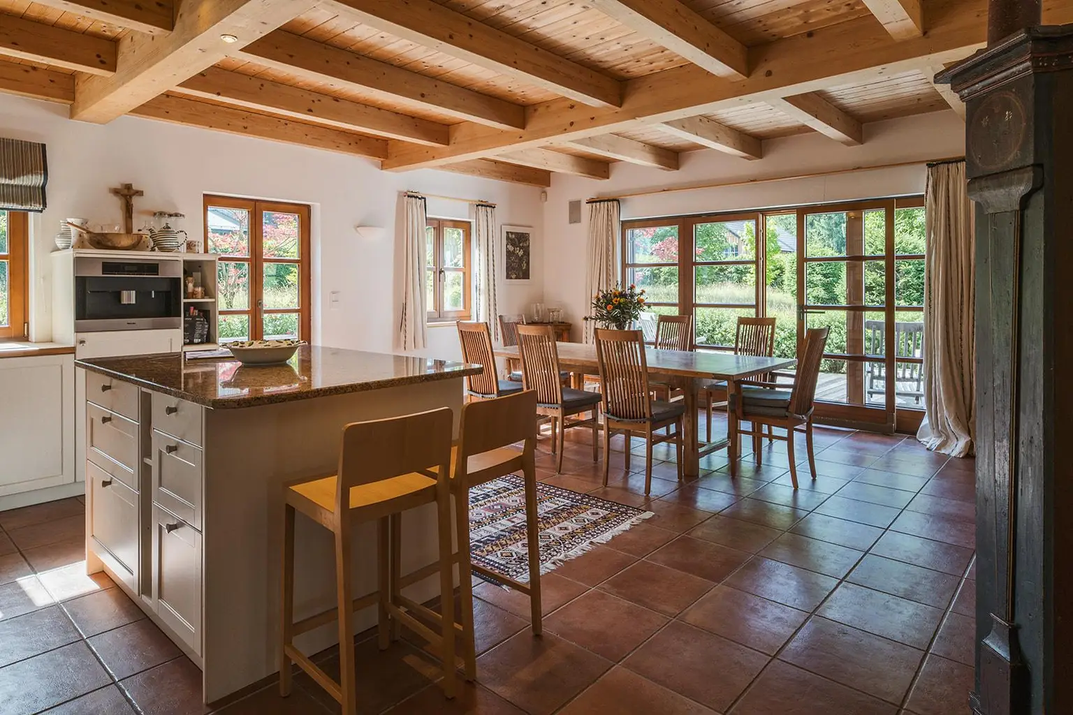 Familienanwesen - stilvoll mit großem Garten und Schwimmteich