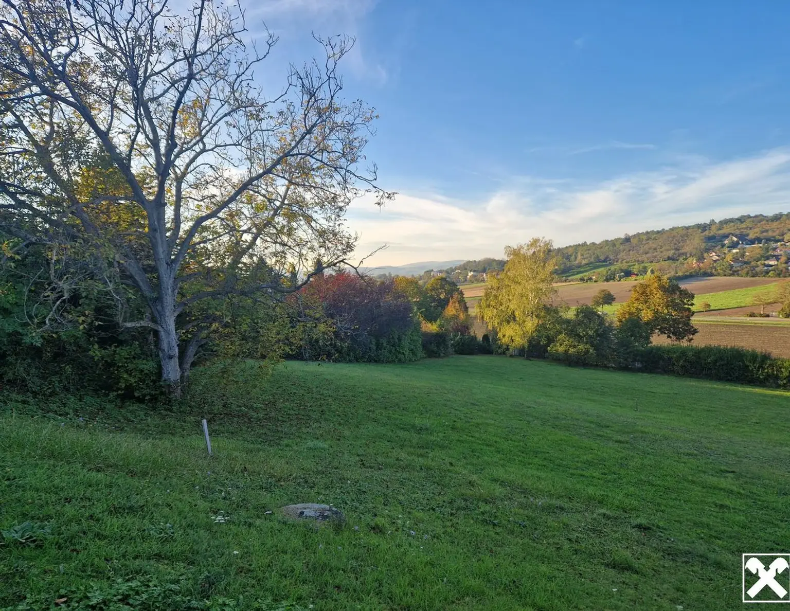 EIN TRAUM WIRD REALITÄT: AUSSERGEWÖHNLICHES BAUGRUNDSTÜCK IN HAGENBRUNN MIT FREIEM AUSBLICK IN TOLLER, RUHIGER WOHNLAGE