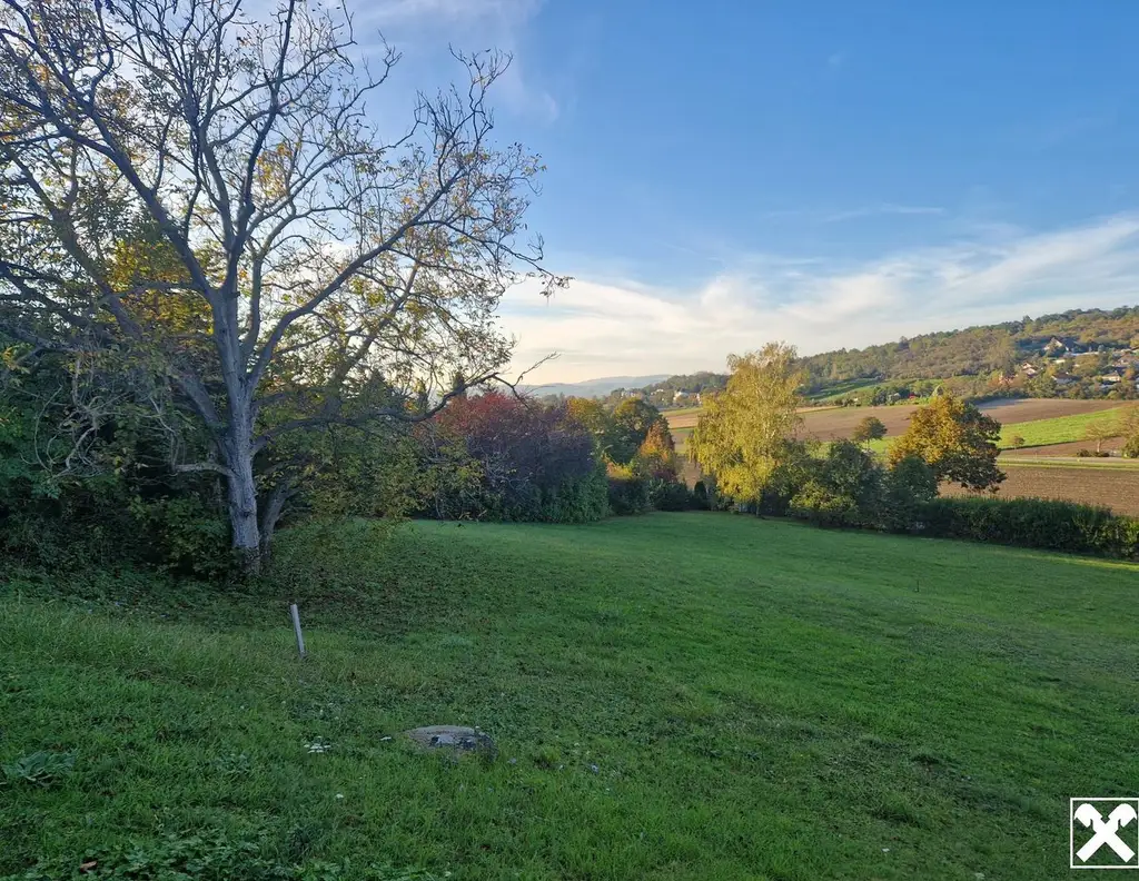 EIN TRAUM WIRD REALITÄT: AUSSERGEWÖHNLICHES BAUGRUNDSTÜCK IN HAGENBRUNN MIT FREIEM AUSBLICK IN TOLLER, RUHIGER WOHNLAGE