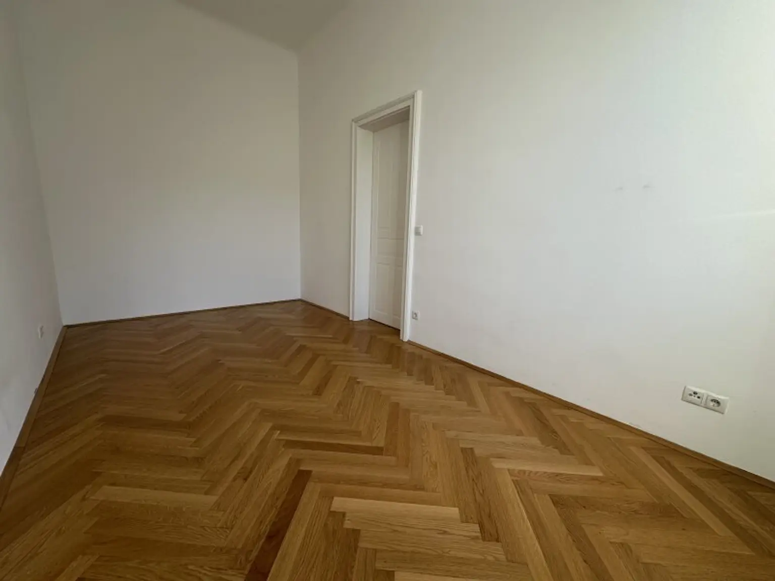 AKH-NÄHE, LAZARETTGASSE, sonnige 68 m2 Altbau, 2 Zimmer, Wohnküche, Wannenbad, Parketten, SAT/TV, 3. Liftstock, MED-UNI-Wien