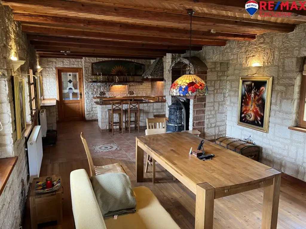 Charmantes Bauernhaus in Schwarzenbach – Ihr neues Zuhause mit Garten und Kamin!