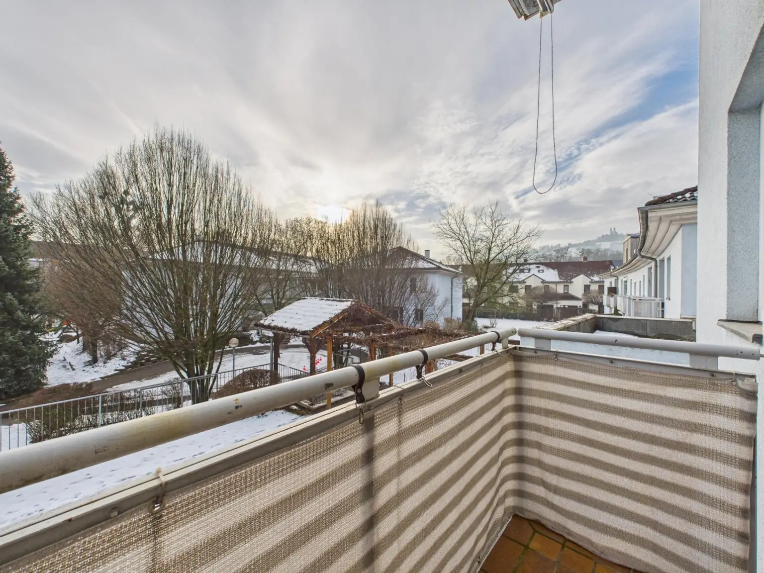 CAM04191G0-PR0077-STILL001