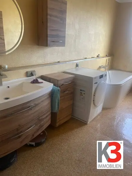 K3 - TOP GELEGENHEIT! Wunderschönes großes Wohnhaus mit großem Garten. Elegante und hochwertige Ausstattung. Ruhige Lage. Großer Keller mit Werkausstattung. Preis reduziert.