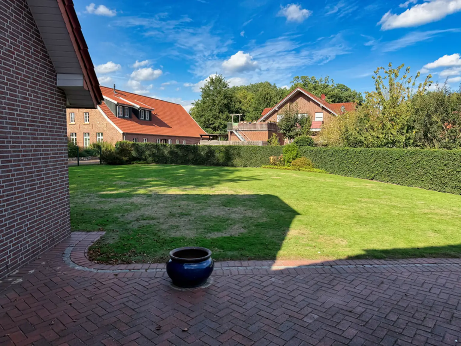 Mitten im Ort! Einfamilienhaus auf großzügigem Grundstück!