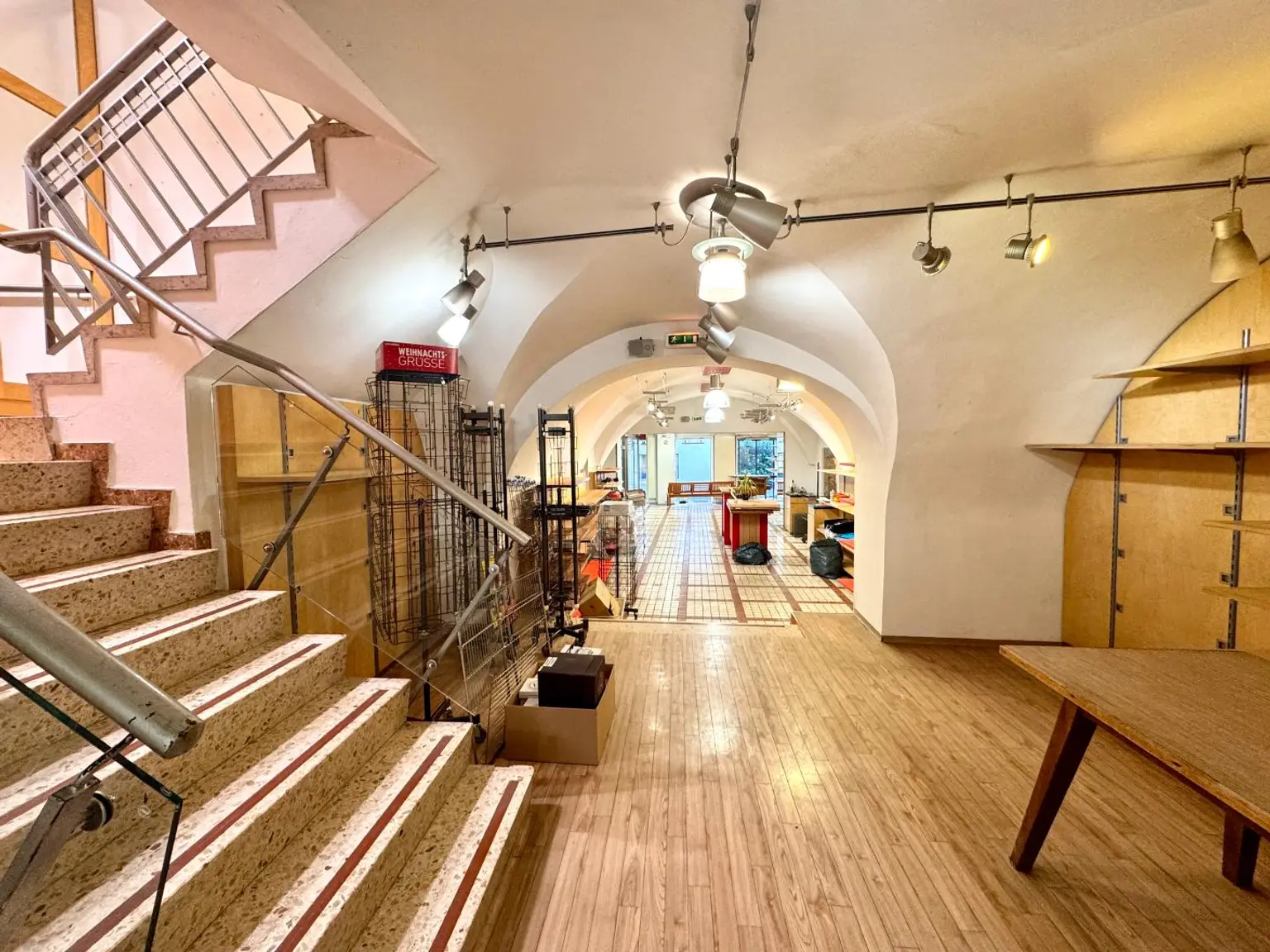 B(ETTER)2 - Geschäftshaus für Handel, Dienstleistung oder Büro zu mieten