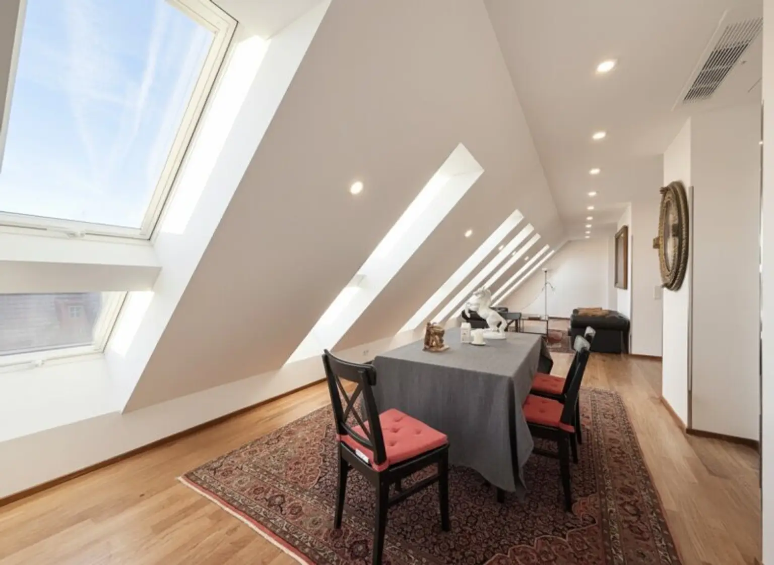 PENTHOUSE LIVING MIT PANORAMABLICK I MARIA HILFERSTRASSE I ca.100 m² TERRASSE I 7-Zimmer und 3 Bäder I U-Bahn Nähe