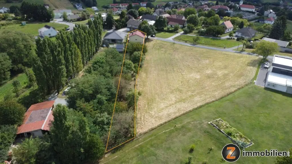 Unterkellertes Einfamilienhaus mit Garage und Obstbaumbestand