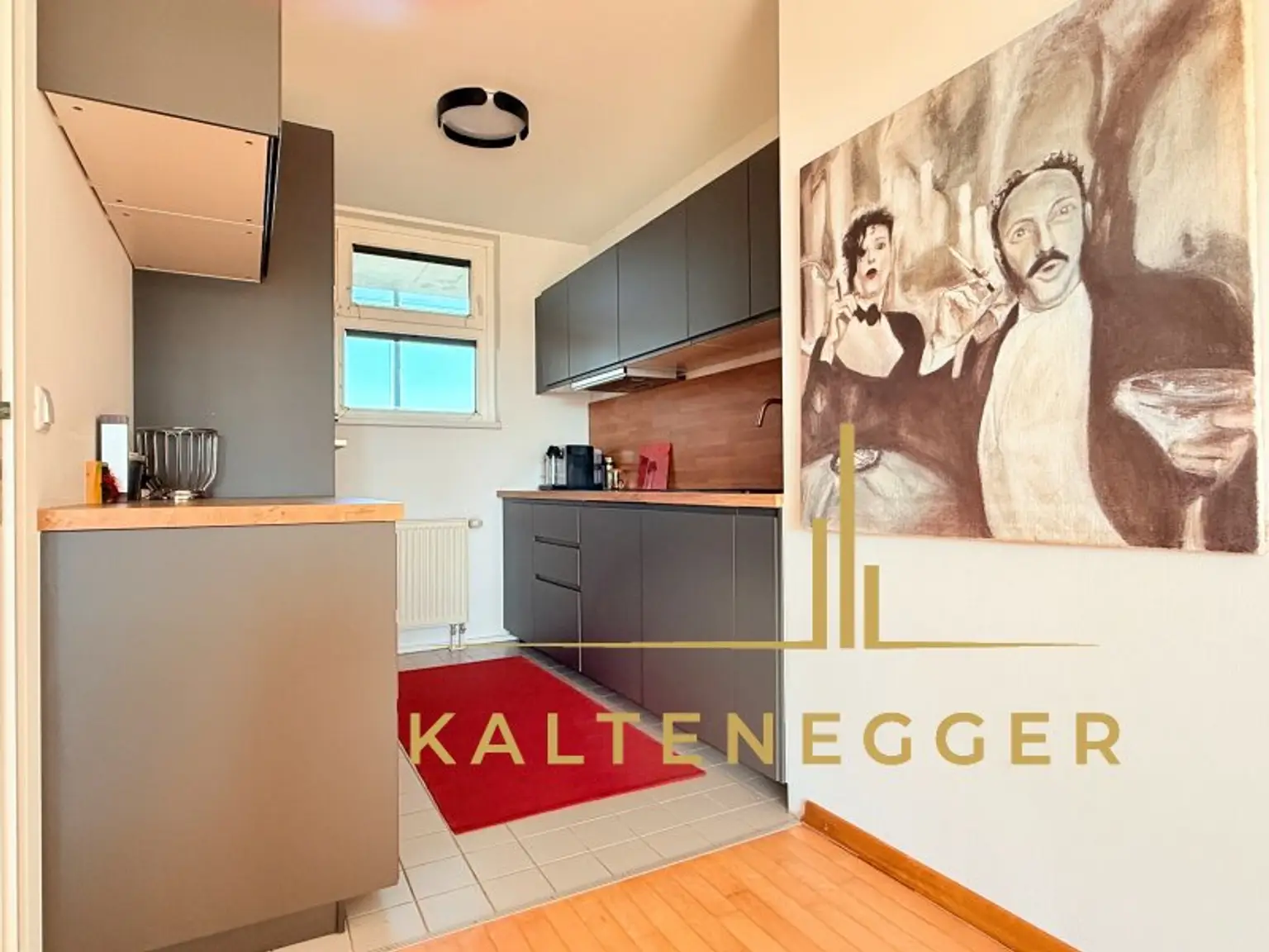 Küche ist in Wohnzimmer integriert, aber separat