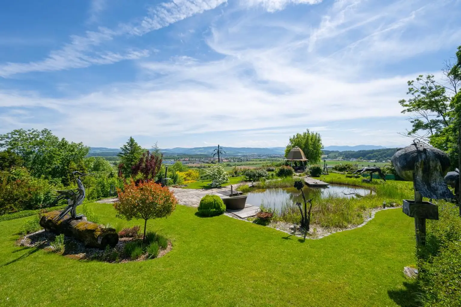 Uneinsehbares Wohnjuwel mit 7.984 m² Grundstück – einzigartiges Naturparadies mit herrlichem Panoramablick am Heuberg in Dietach!