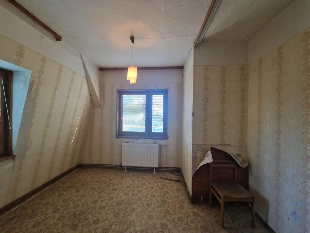 SANIERUNGSBEDÜRFTIGES LANDHAUS MIT TRAUMHAFTEM GARTEN SAMT ALTBAUMBESTAND IN ALLERBESTER WOHN- UND ZENTRUMSLAGE VON KIRCHBERG AM WAGRAM