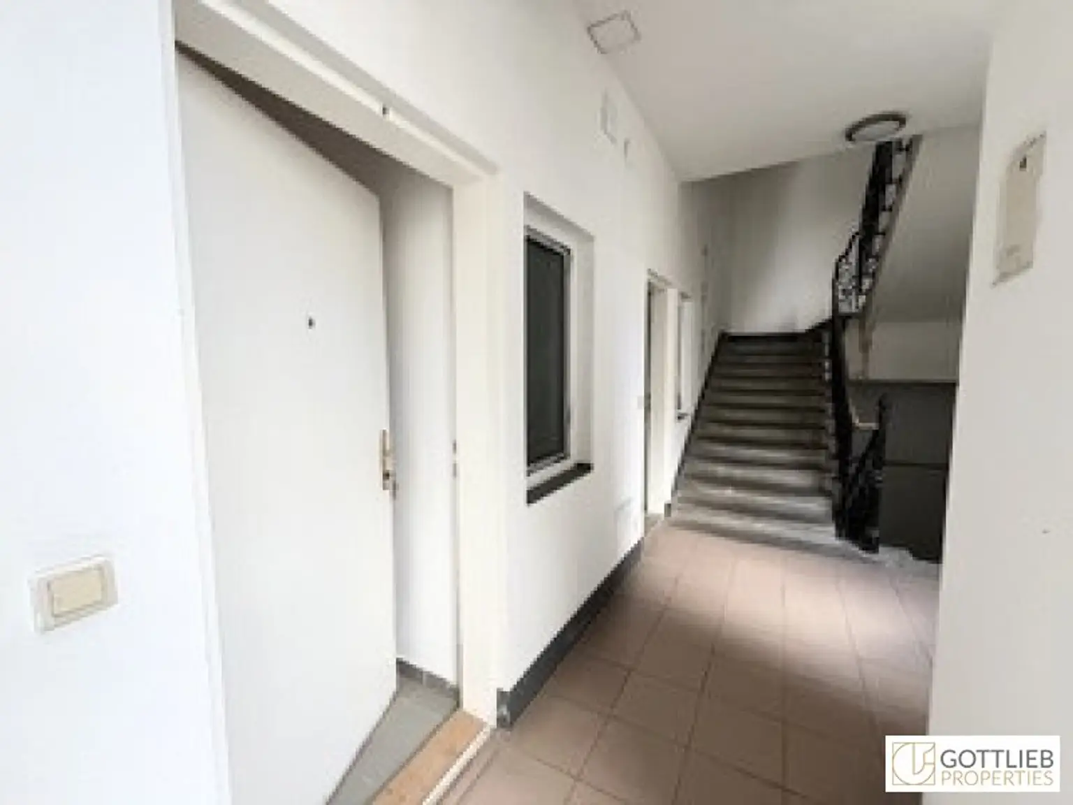 Nahe U3! Klassisches Mittelzinshaus mit ca. 85% Leerstand und Baubewilligung für DG-Ausbau mit Balkonen und Dachterrasse