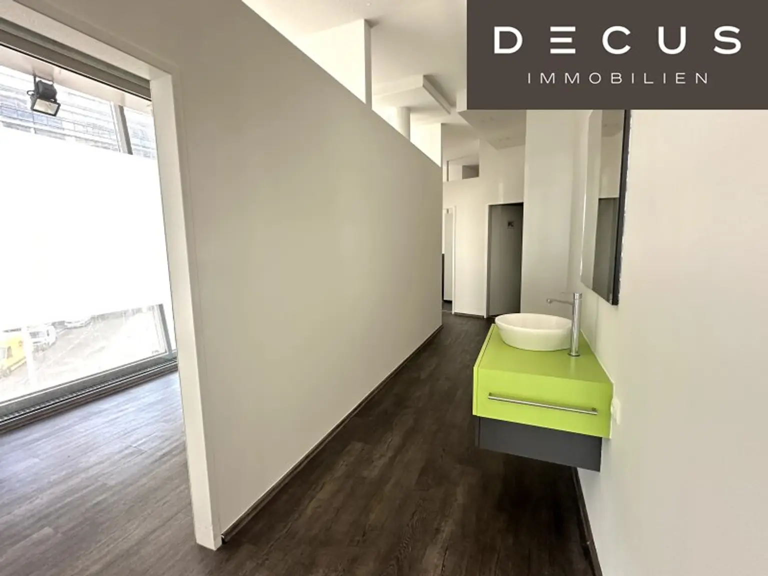 + + + DC-BOX | gekühlte Büro- oder Geschäftsfläche an der U1 + + + DONAU CITY + + +