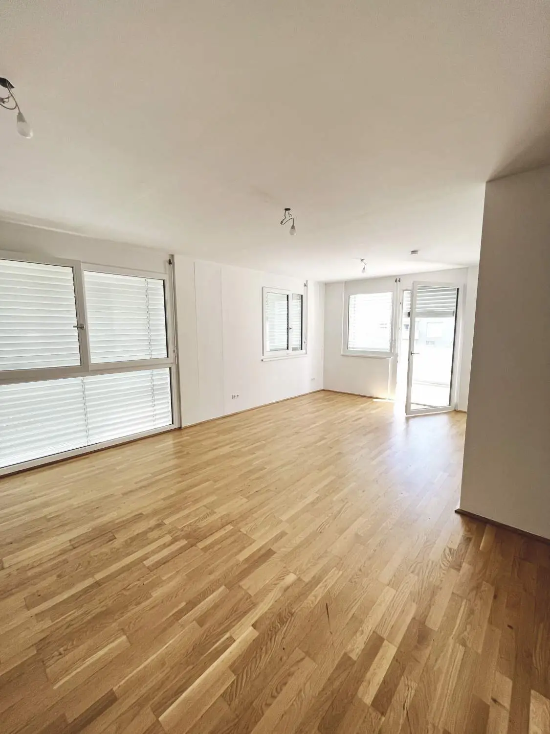 Q11 Leben in Simmering - 
Lichtdurchflutete Balkonwohnung mit 4 Zimmern und Deckenkühlung!