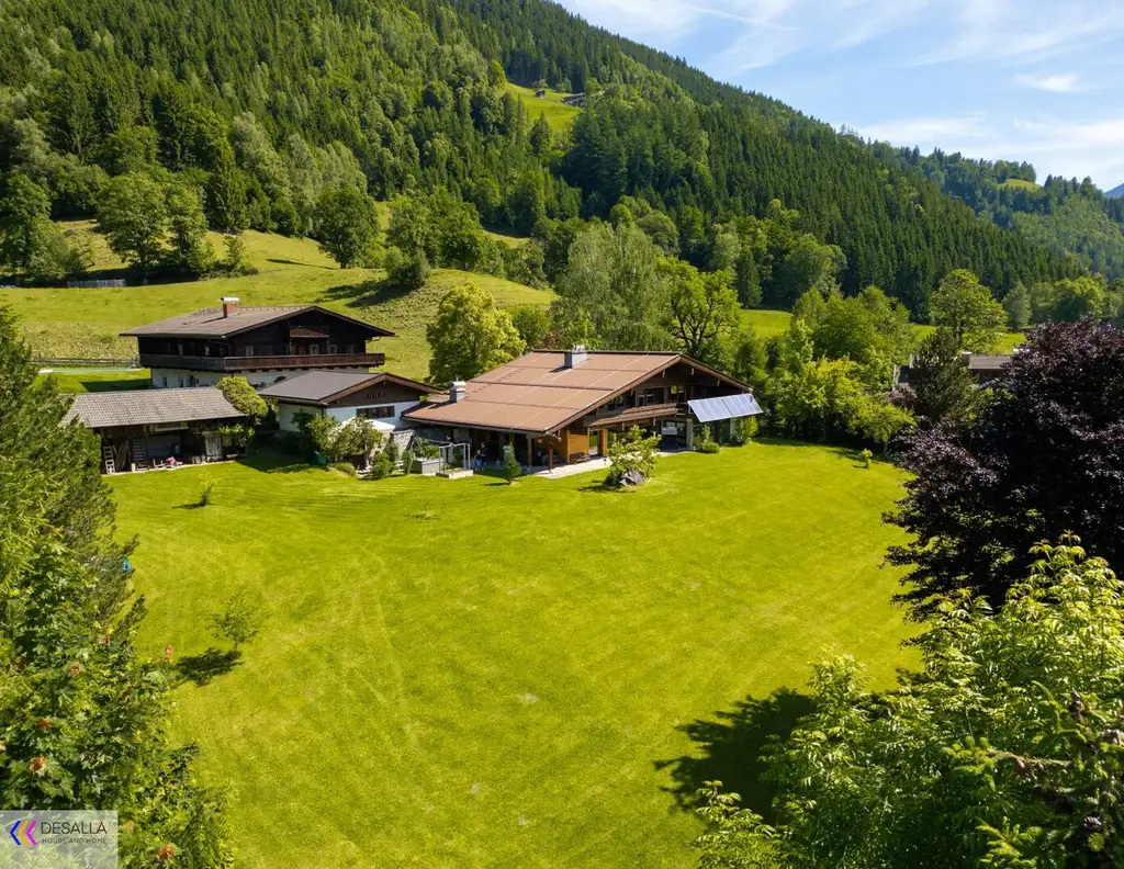 Besondere Villa in Aufhausen - Hallenbad, Kitzsteinhorn-Blick & 4.500 m² Gartenidylle