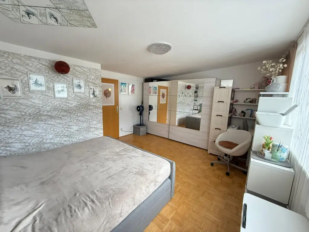 Attraktive  3 Zimmer-Maisonette-Wohnung mit Dachterrasse in Uninähe