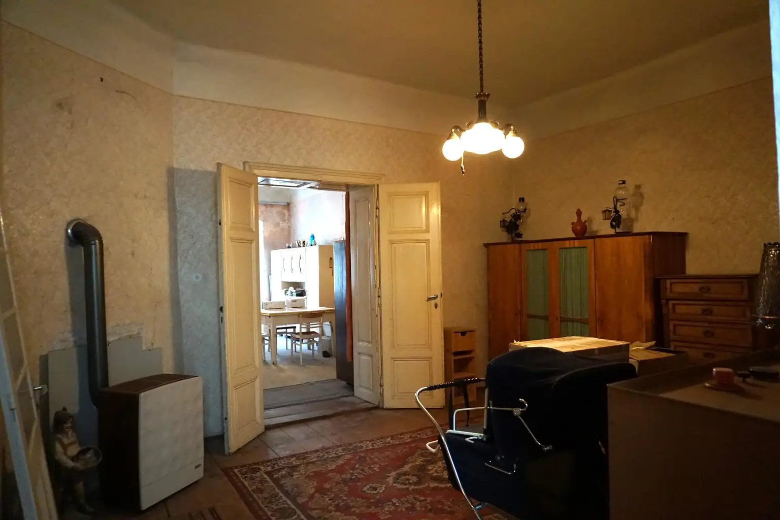 Räumlichkeiten mit Potential zum imposanten Büro - Ca. 120m2 im 1. Stock