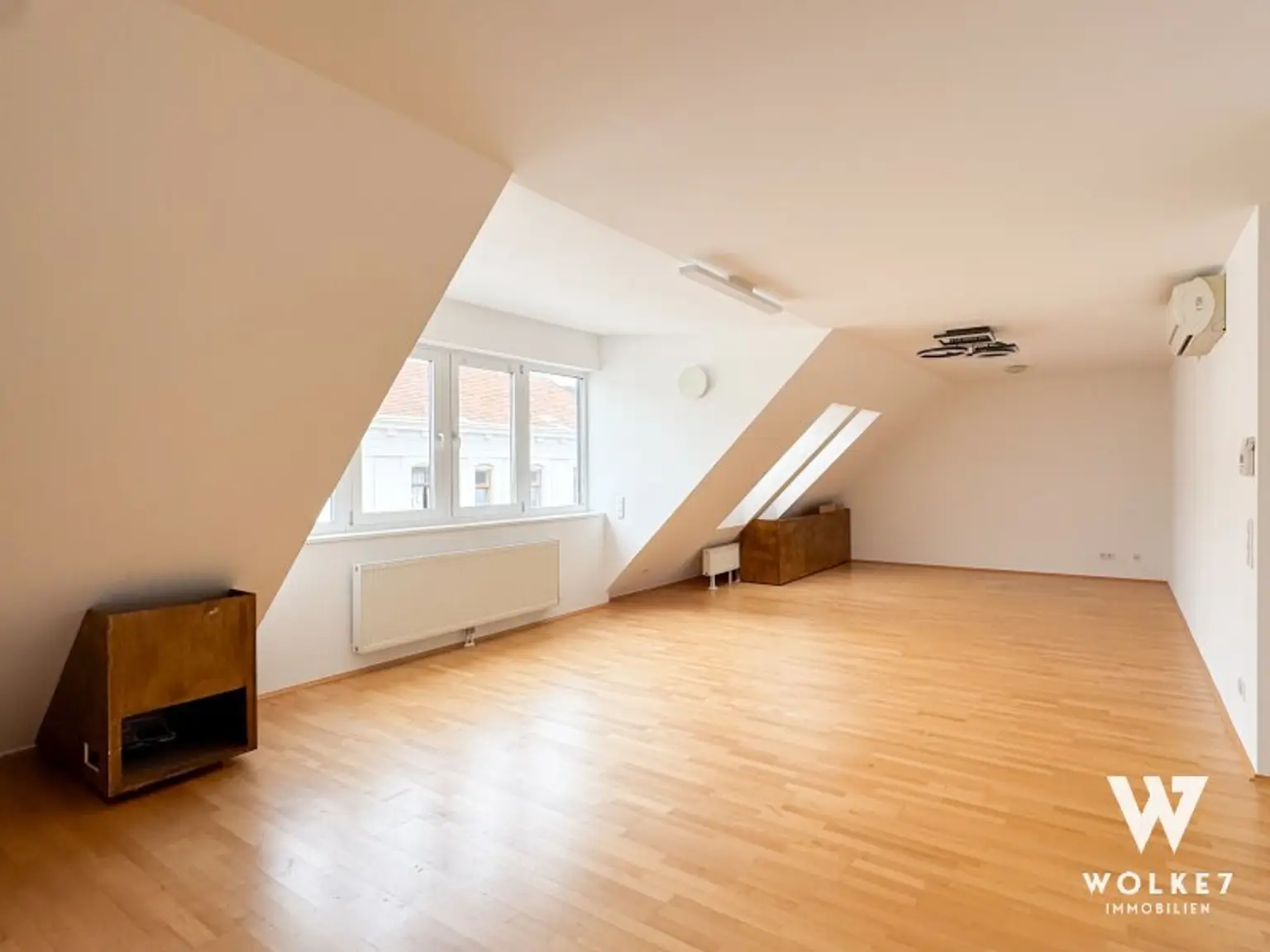 Moderne 2-Zimmer-DG-Wohnung (3 Zimmer möglich) mit Terrasse – Urbaner Wohnkomfort mit Klimaanlage I Nähe Absberggasse