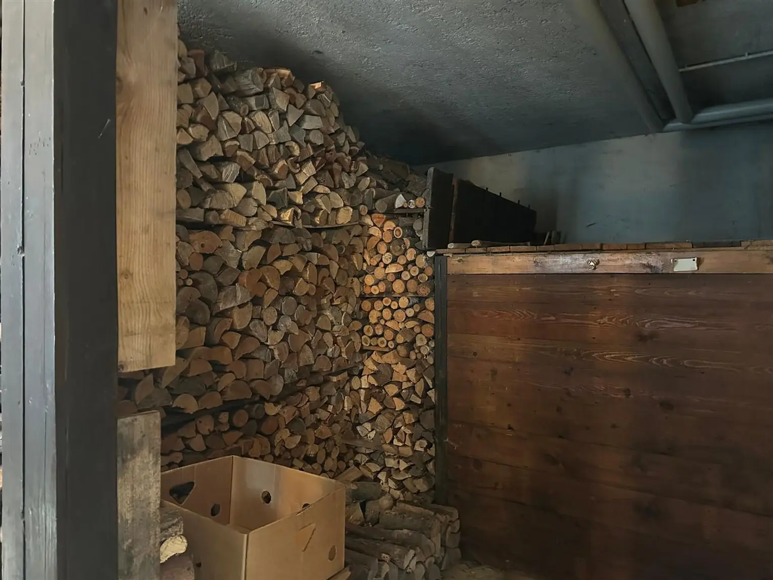 Einfamilienhaus mit Nebengebäuden