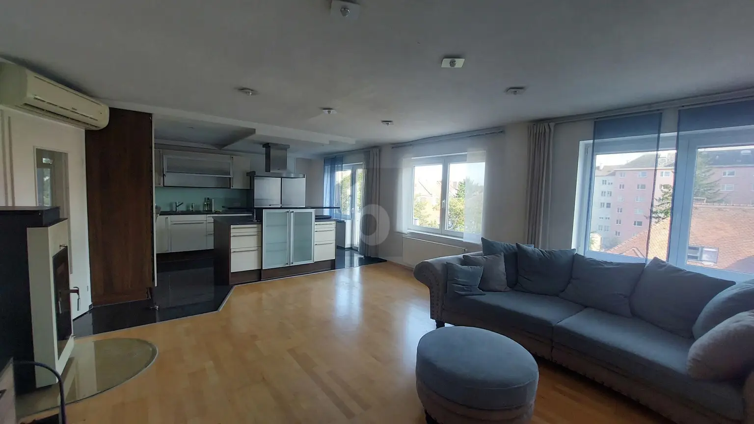 MAISONETTEN-DACHGESCHOSS MIT BLICK ÜBER DIE STADT