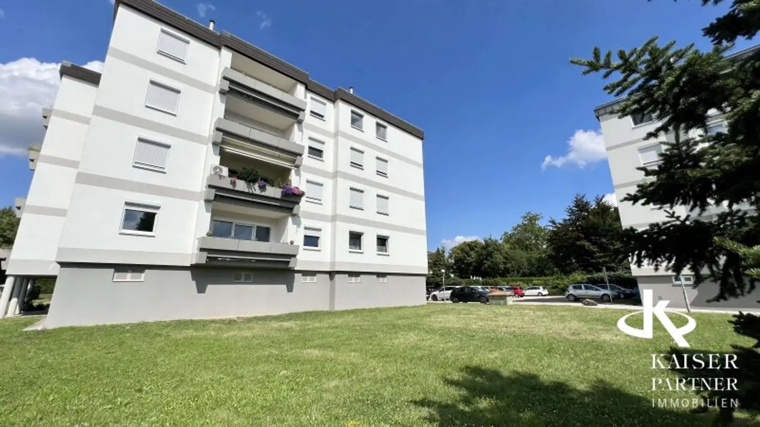 HELLE 3-ZIMMERWOHNUNG MIT LOGGIA IN GRÜNOASE!