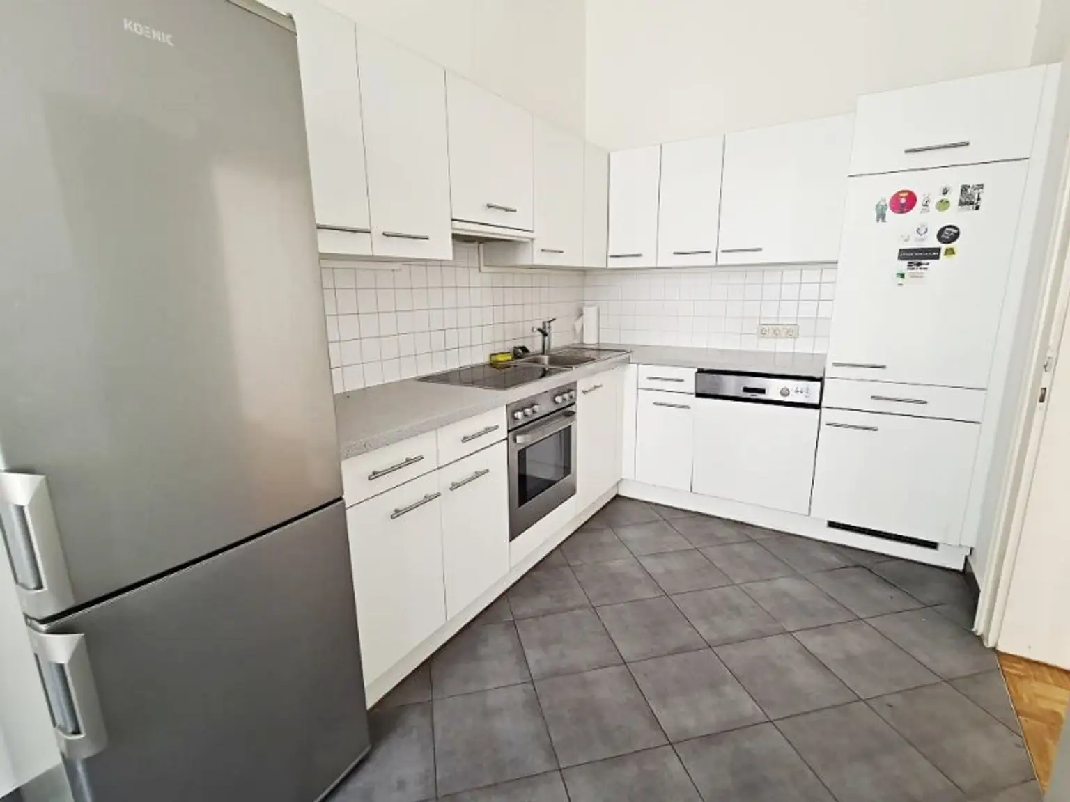 SALESIANERGASSE, teilsanierte 86 m2 Altbau, 3 Zimmer, Küche, Wannenbad, Parketten, 2. Liftstock, Botschaftsviertel