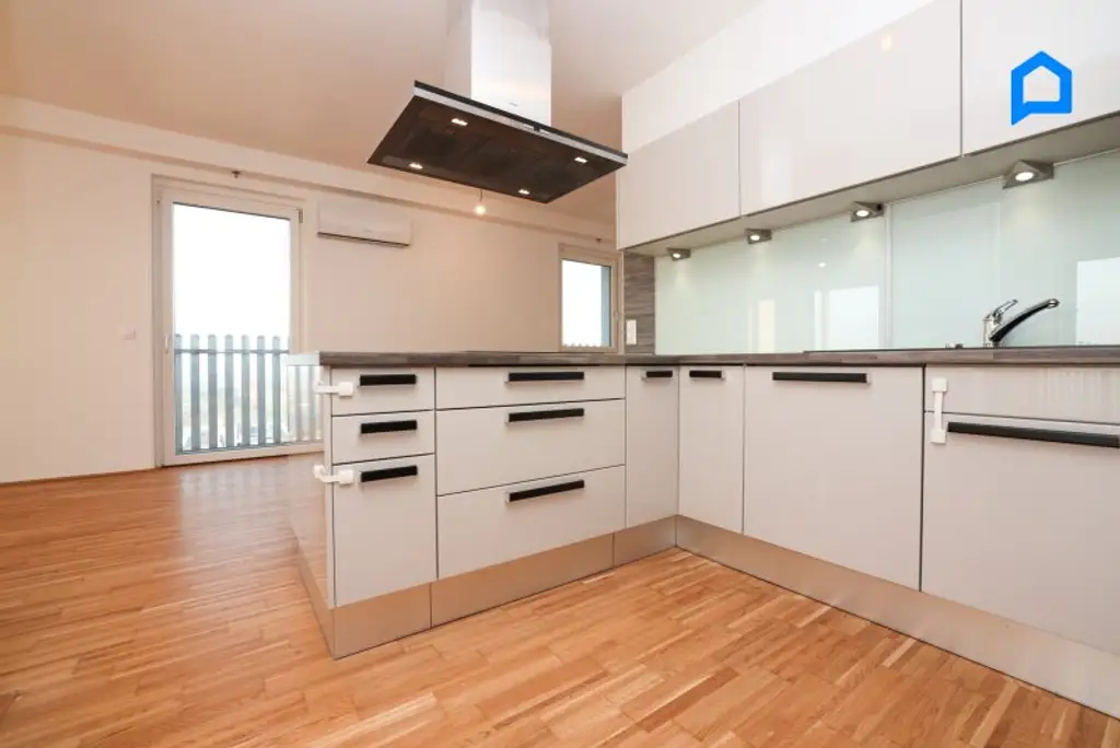 * CITY GATE TOWER * Weitblick über Wien * helle 3 Zimmer * große Loggia* Balkon* Top Küche* Klimaanlage *