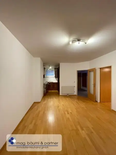 Frisch renovierte 2 Zimmerwohnung mit  Balkon