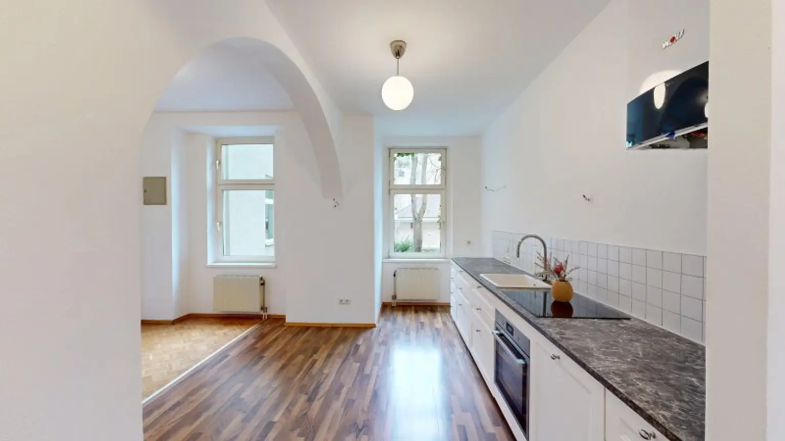 Lage Lage Lage - 99 m² Wohnung mit Potenzial & 4 Zimmern Nähe Kutschkermarkt