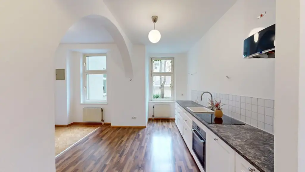 Lage Lage Lage - 99 m² Wohnung mit Potenzial & 4 Zimmern Nähe Kutschkermarkt