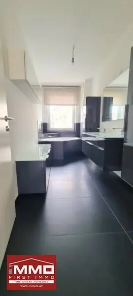 PENTHOUSE IM ZENTRUM VON KORNEUBURG MIT EINZIGARTIGER DACHTERRASSE UND 2 KFZ-STELLPLÄTZEN