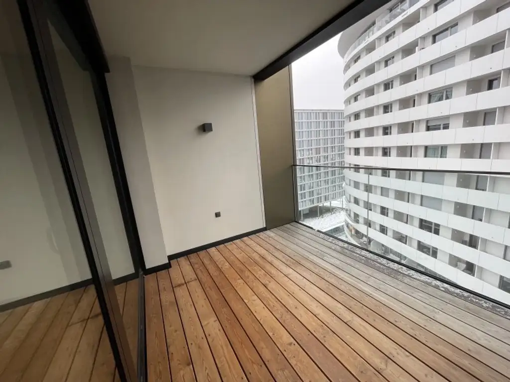 UNBEFRISTETE 2 Zimmer im 12en Stockwerk mit Loggia und vielen Extras im Haus beim Belvedere!